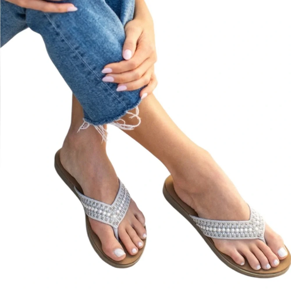 Yellow Box Debra Flip Flop Sandals Faux Pearl Leather Women’s Size 6.5 - Picture 2 of 8